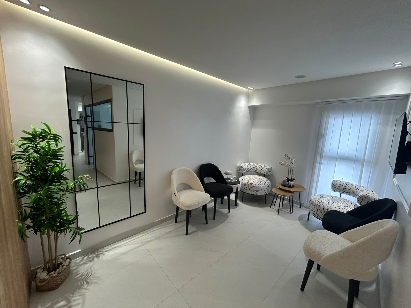 Espace d'accueil premium du cabinet dentaire Dr Guelzim à Casablanca Maarif